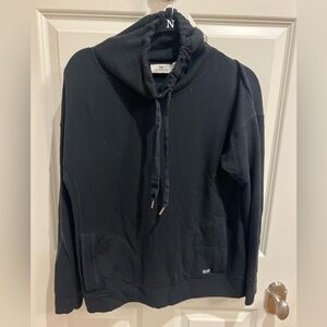 Vineyard Vines Black soft fleece Classic Pullover Design